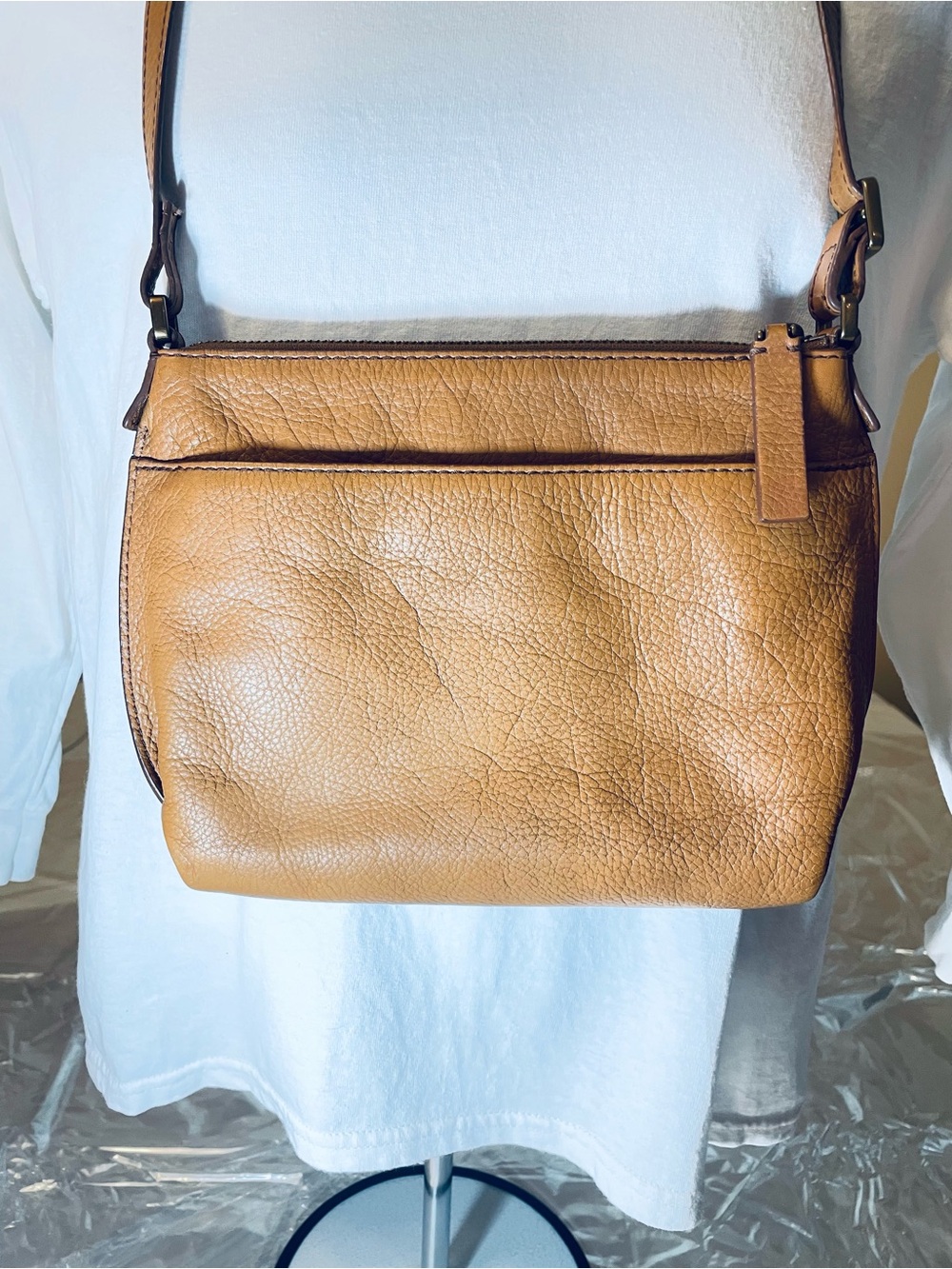 Fossil Cowhide Pebble Leather Shoulder HandBag in Tan Brown with front zipper - Picture 8 of 16